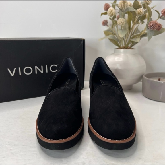 Vionic Women's Black Suede Shoes 9.5 - Picture 2 of 4